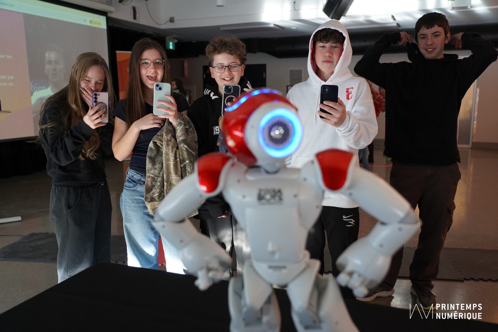 Café numérique à Blainville : une expérience immersive et ludique pour initier les jeunes au numérique et aux technologies